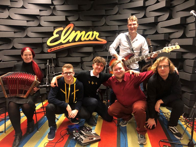 Lõõtsavägilased koos Tiiu Sommeri ja Lauri Hermanniga raadio Elmar LIVE stuudios