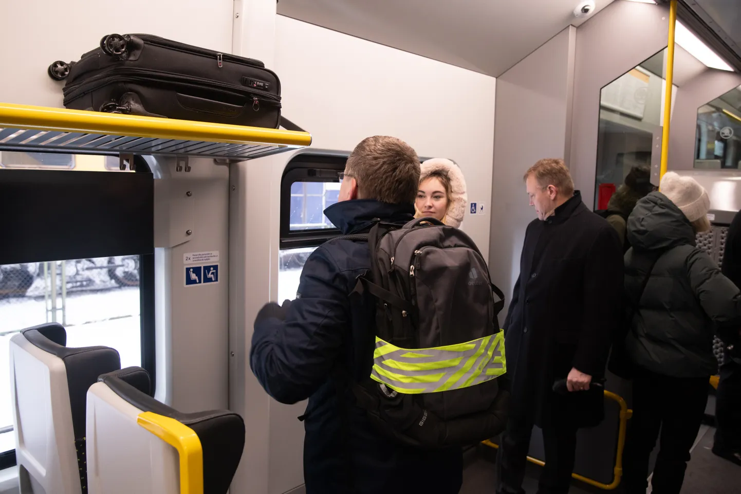 Sāk kursēt jaunie elektrovilcieni