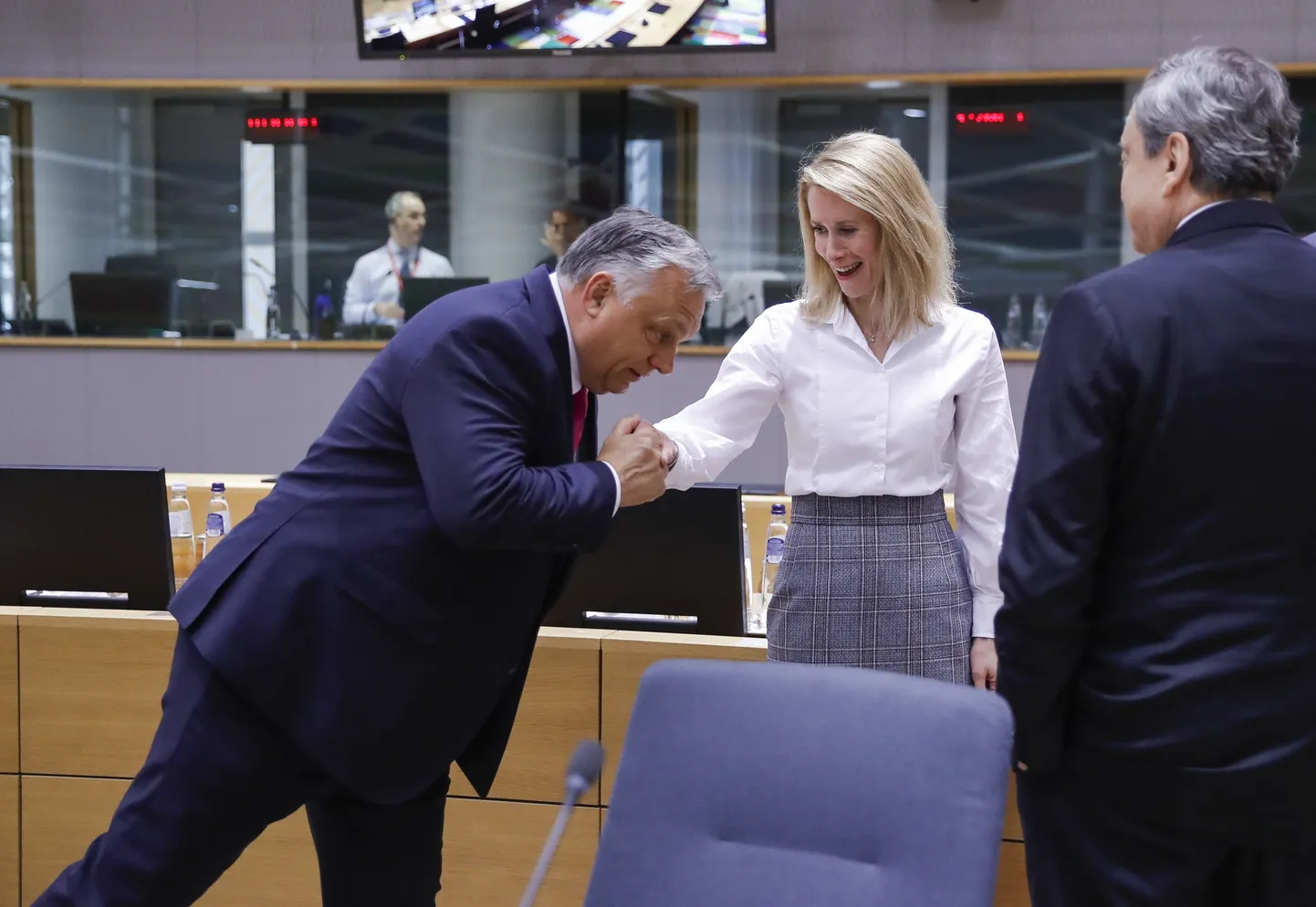 Kaja Kallas ja Viktor Orbán mullu mais Brüsselis Euroopa Liidu nõukogus.