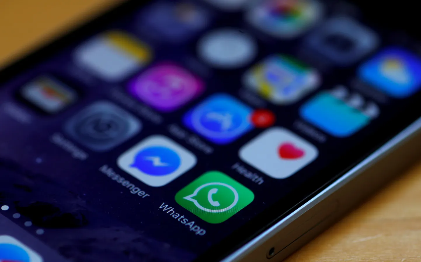 Uus seadus ei tee kindlasti rõõmu Facebookile ja WhatsAppile, kes peaks mõlemad võimude soovi korral hakkama looma viise oma kasutajate järel luuramiseks.