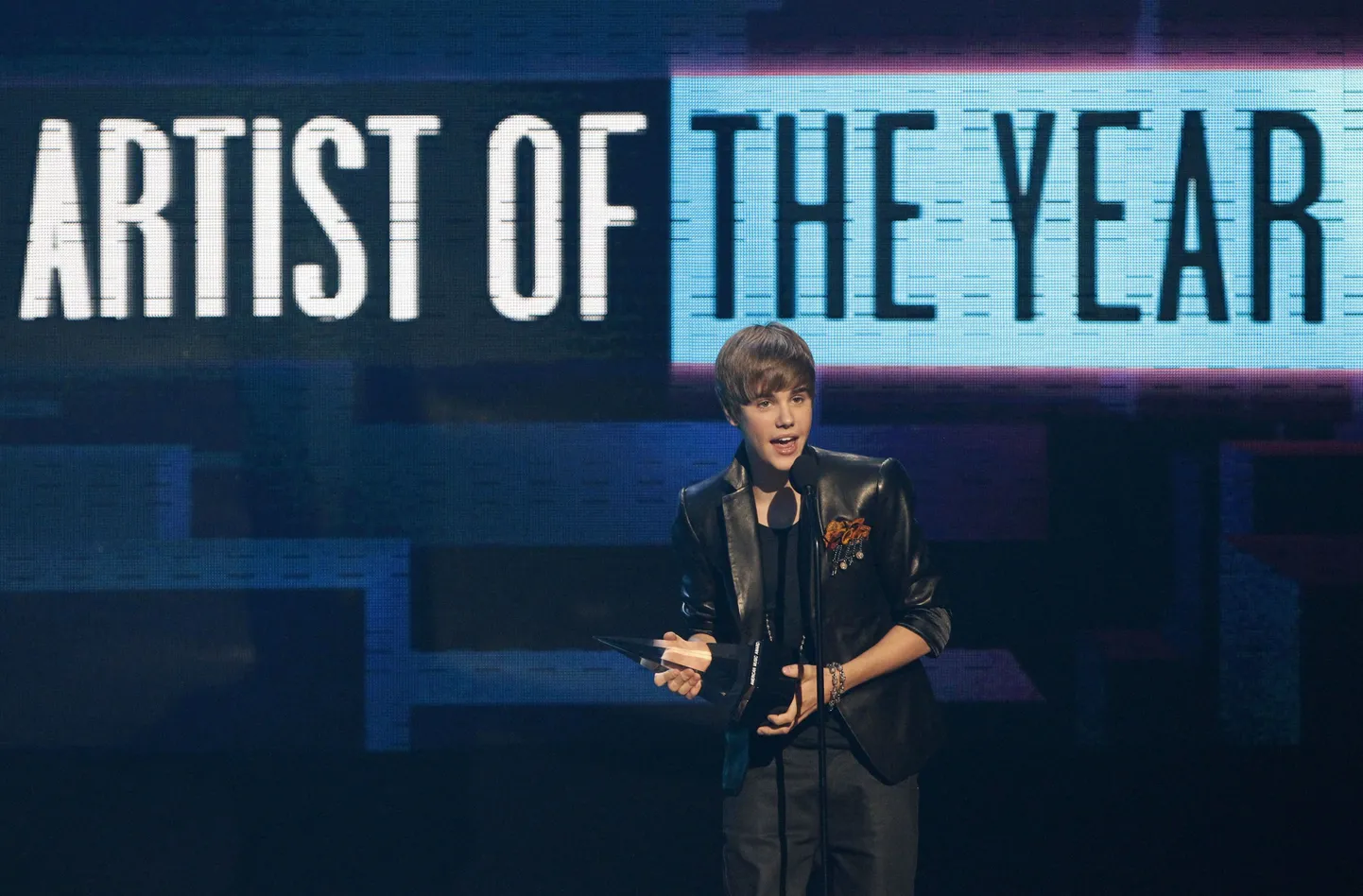 Justin Bieber sai aasta artisti auhinna