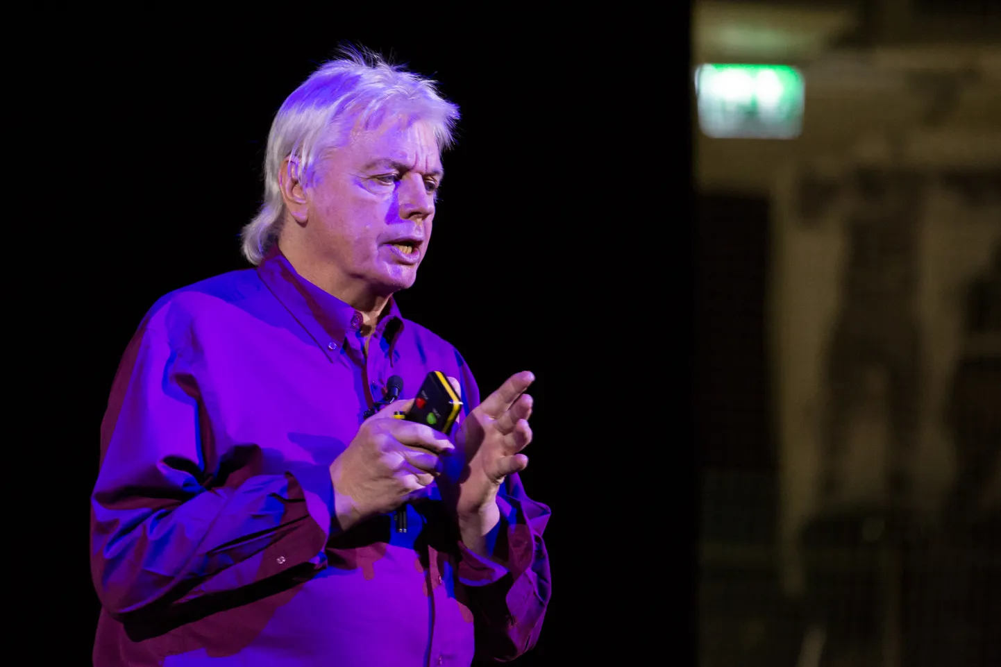 Endine Briti jalgpallur ja ajakirjanik, nüüdne vandenõuteoreetik David Icke andis 12. novembril 2016 Tallinnas Tondiraba jäähallis maratonloengu