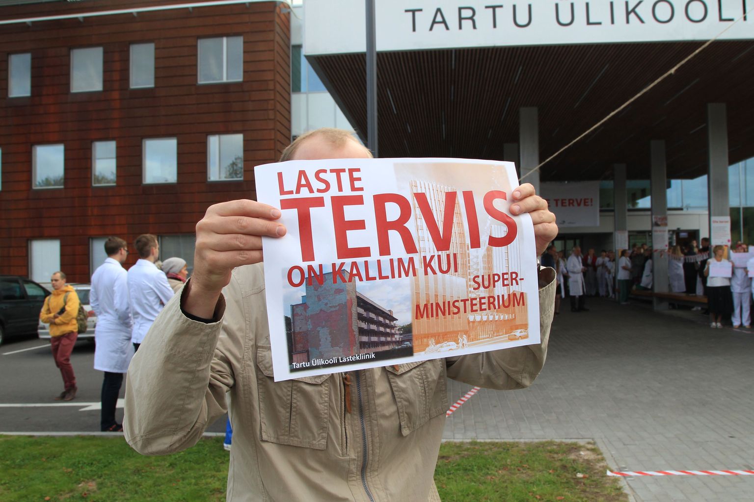 Septembris toimus meedikute hoiatusstreik, kus nõuti Eesti tervishoidu lisaraha.