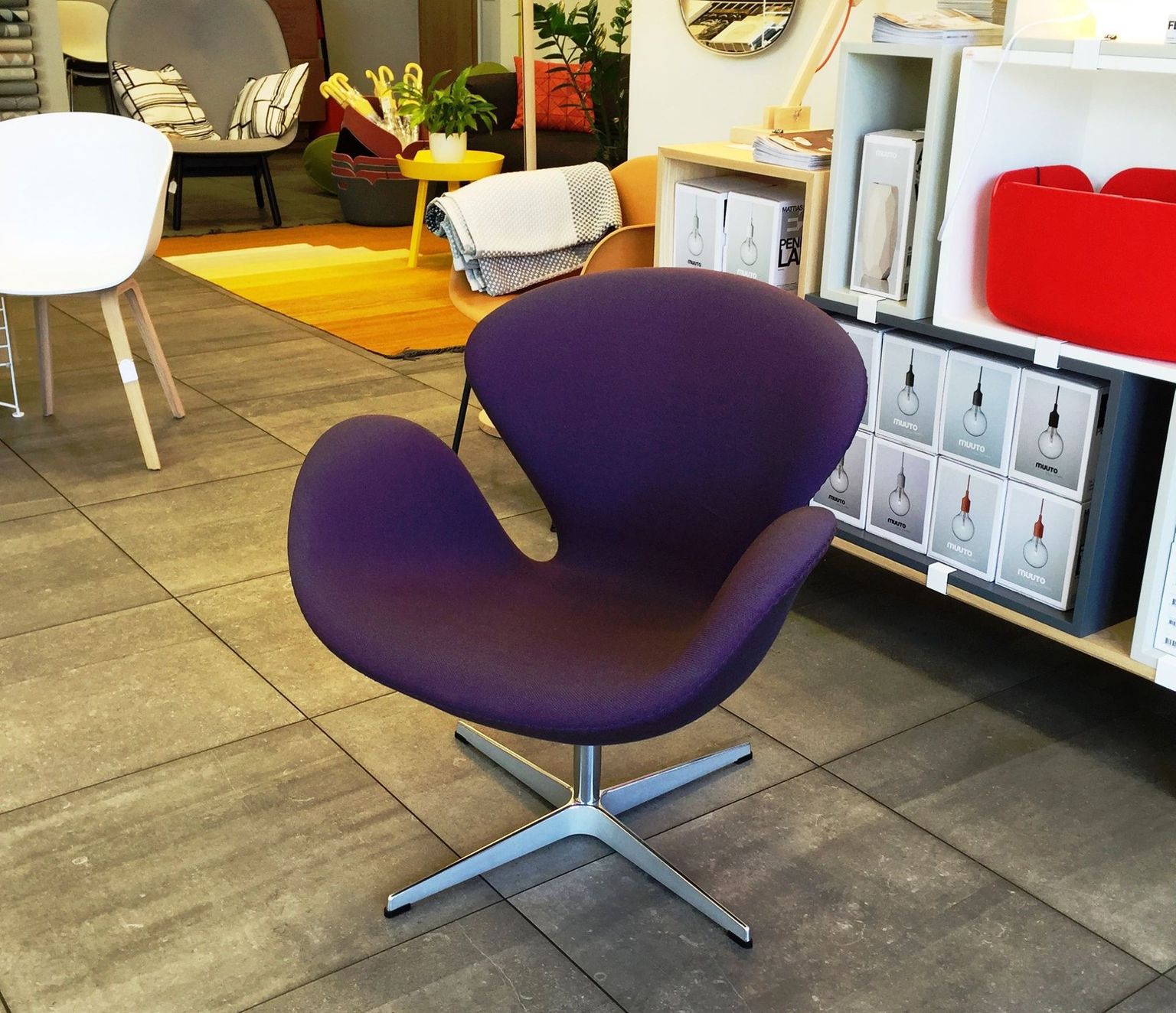 tugitool / armchair «Swan»
disainer / designer Arne Jacobsen