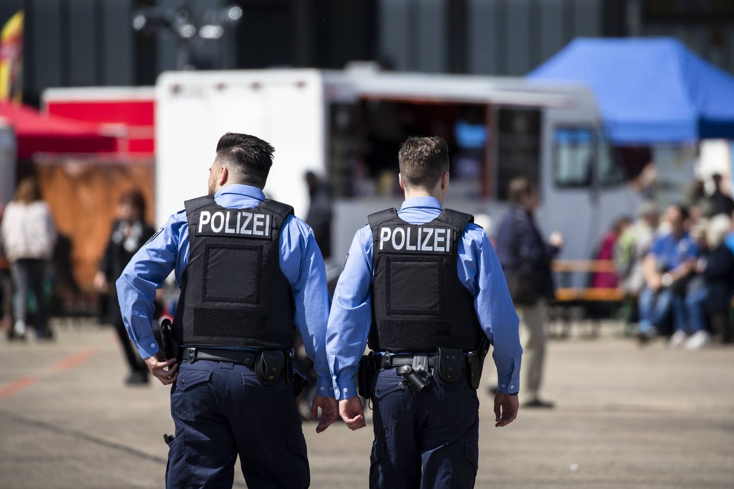 Vabade ametikohtade täitmise nimel alandab Saksamaa politseiamet keelenõudeid.