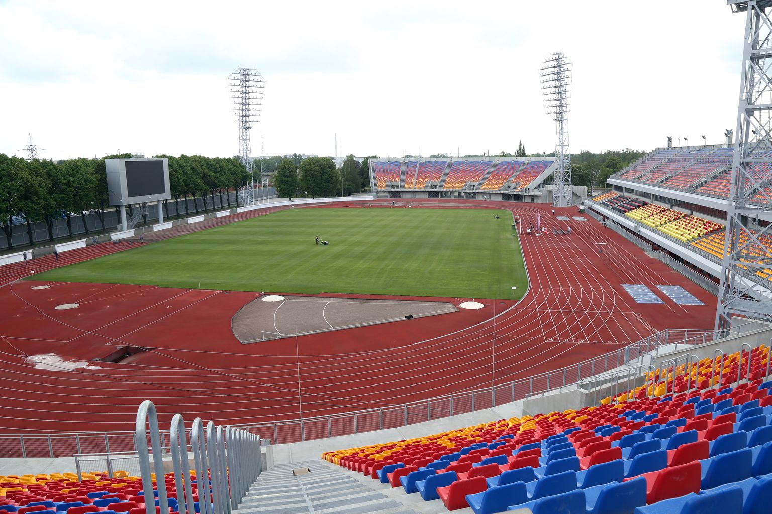 "Daugavas" stadions pēc rekonstrukcijas un jauno tribīņu būvniecības darbiem.