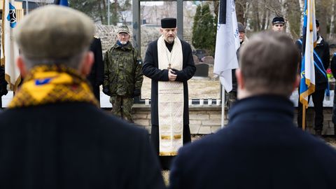 GALERII ⟩ Siselinna kalmistul mälestati märtsipommitamise ohvreid
