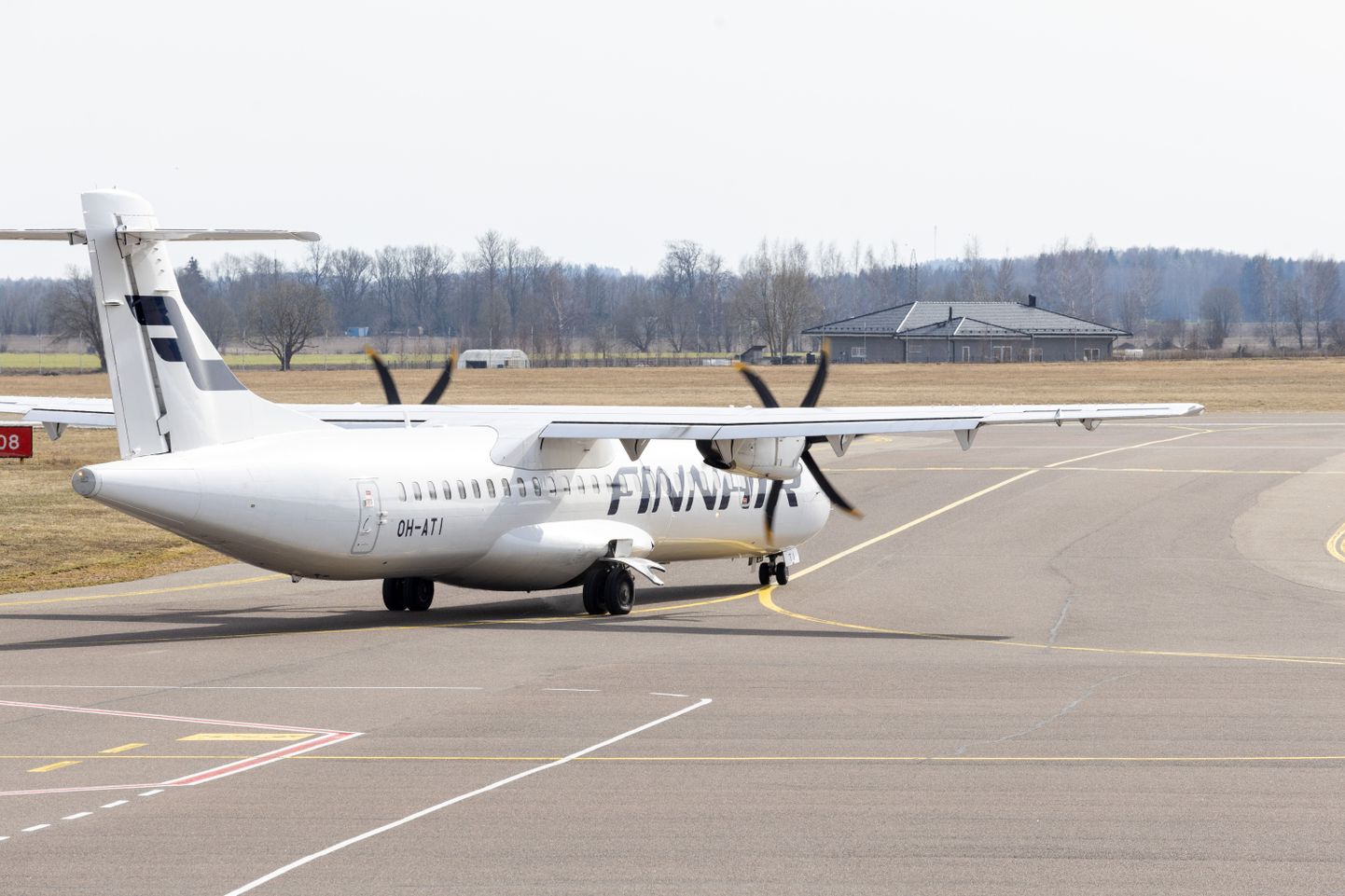 Helsinki-Tartu air service begins.