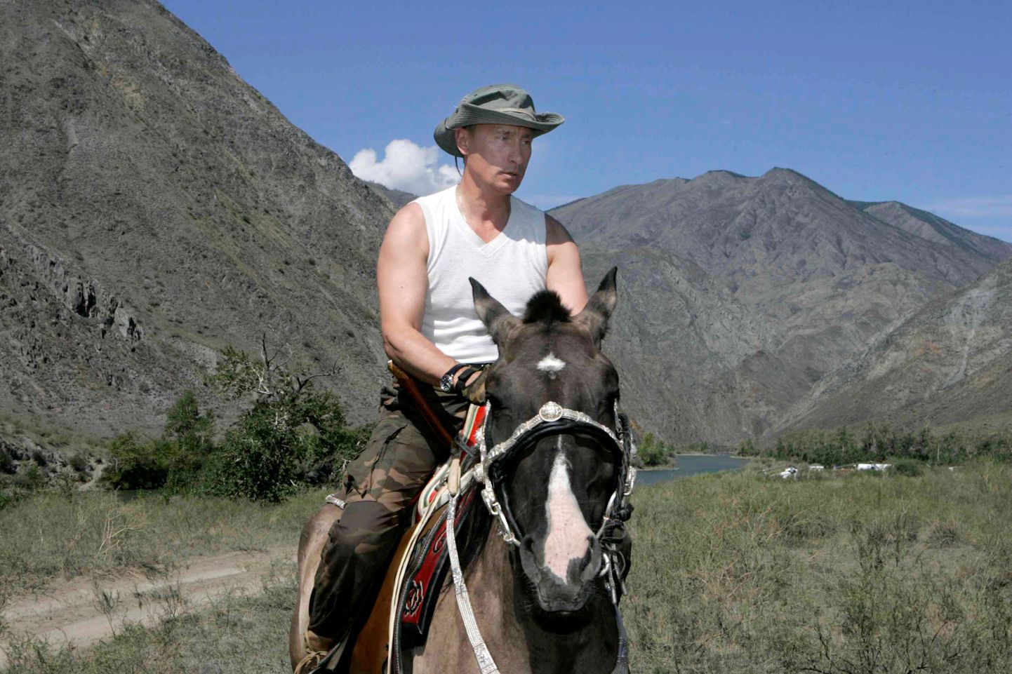 Putin ratsutamas Siberis aastal 2007.