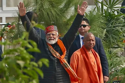 Peaminister Narendra Modi ja Uttar Pradeshi osariigi peamine minister Yogi Adityanath pühas supluspaigas 5. veebruaril 2025.