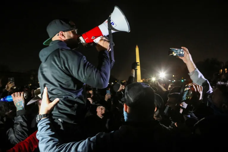 Paremäärmusliku rühmituse Proud Boys juht Henry Enrique Tarrio pidas 12. detsembril 2020 Washingtonis toimunud Donald Trumpi toetaval protestil kõne.