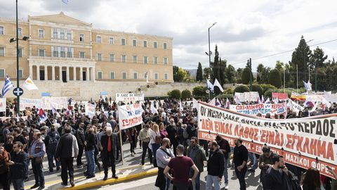 Kreekas jätkuvad rongiõnnetuse põhjustatud meeleavaldused