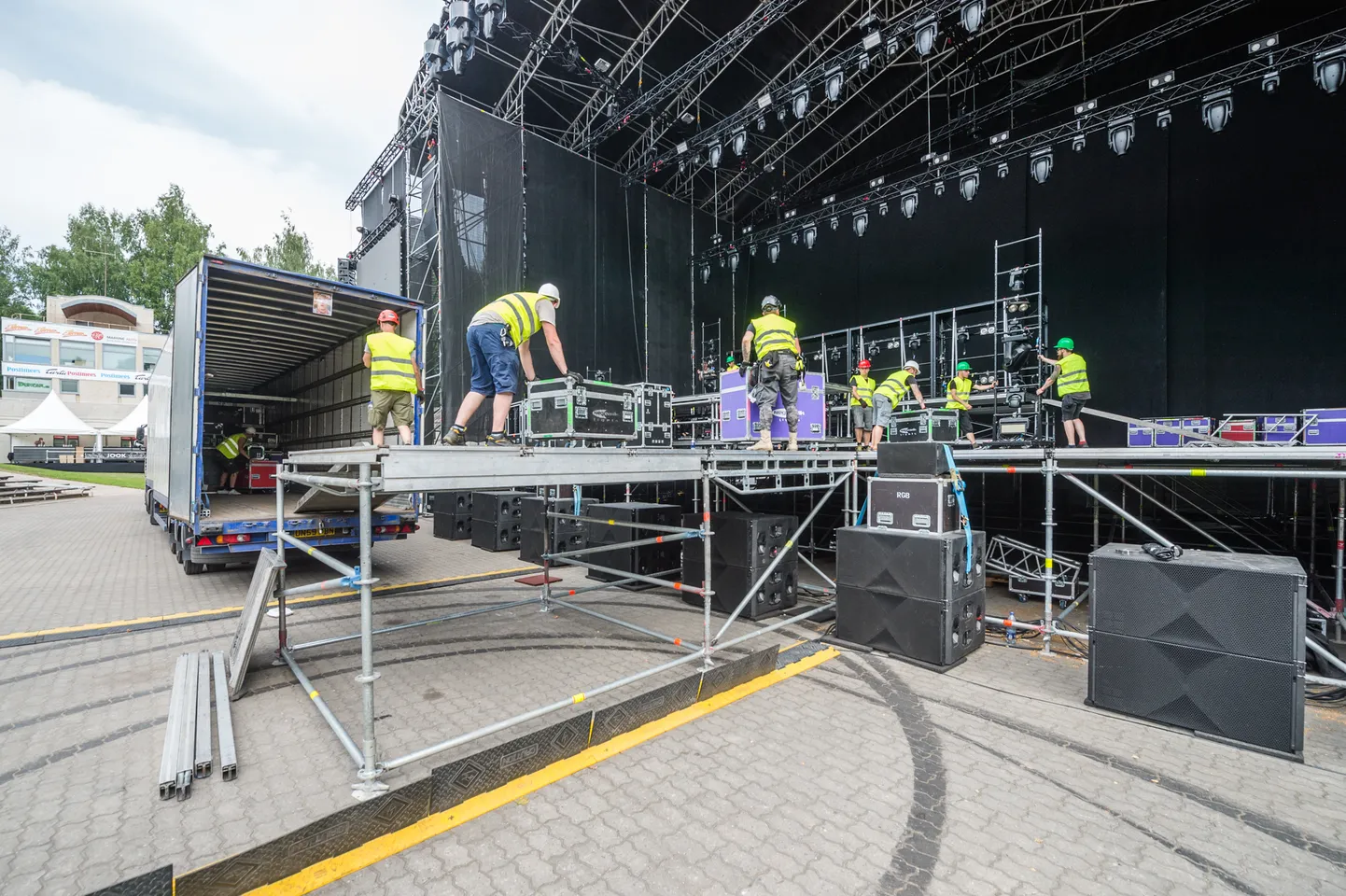 Ettevalmistused A-ha kontserdiks käivad Tartu laululaval täie hooga.