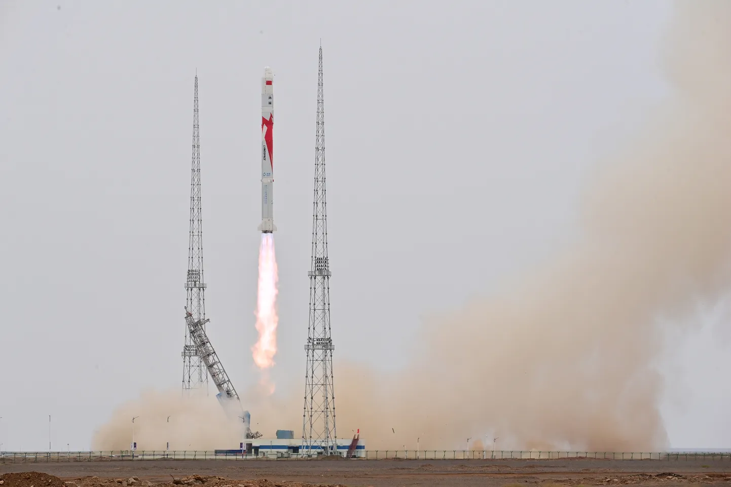 Hiina kanderakett Zhuque-2 on juba viinud orbiidile esimesed satelliidid. Peagi hakkab neid välja lendama tuhandeid.