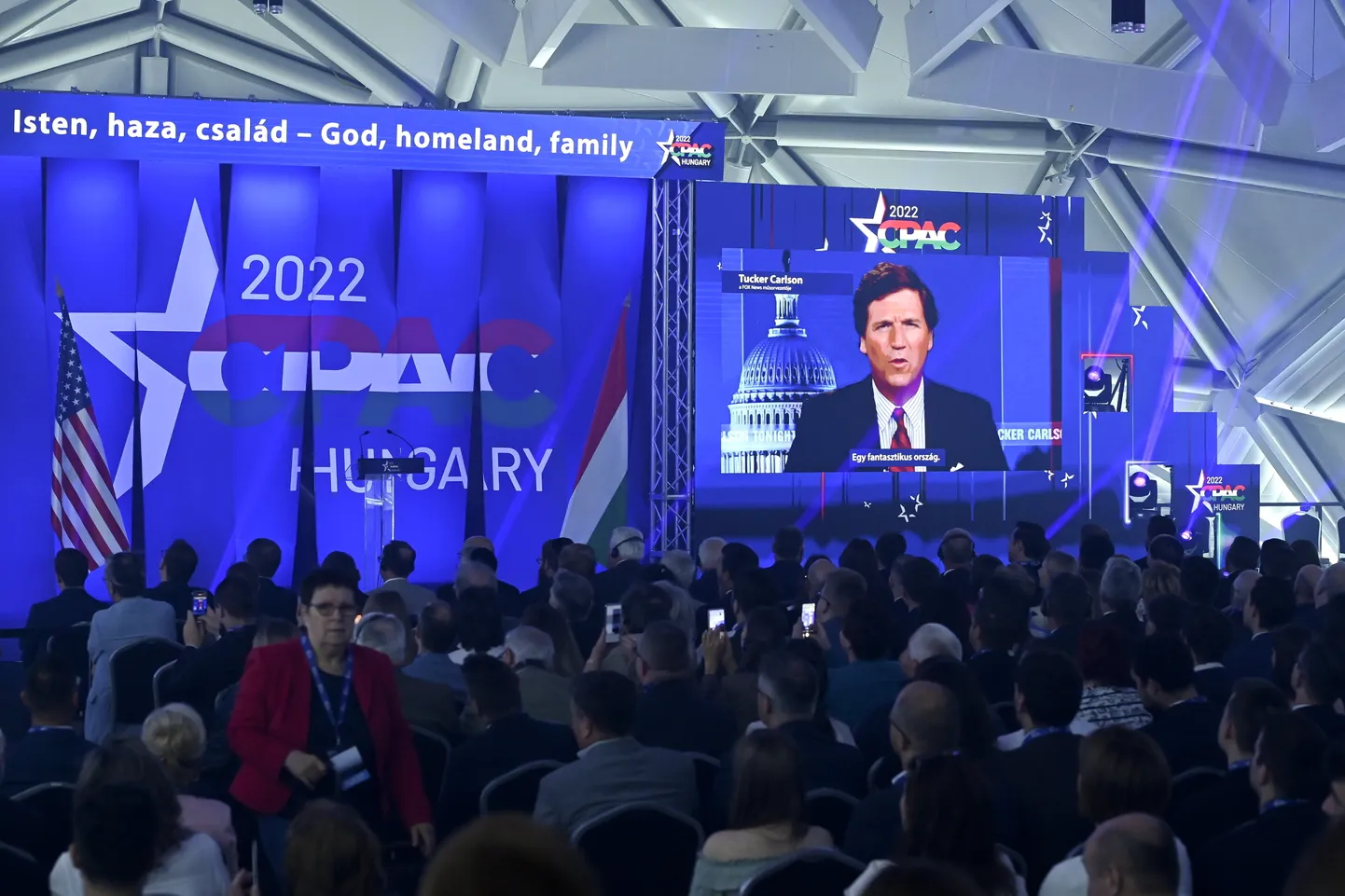 USA konservatiivne saatejuht Tucker Carlson esineb Budapesti CPAC-il 19. mai 2022.