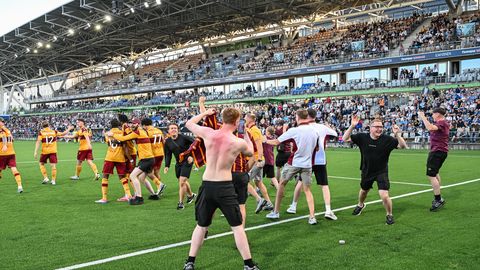 Huligaanide väljakule tormamine Helsingis läks Šotimaa klubile kalliks maksma