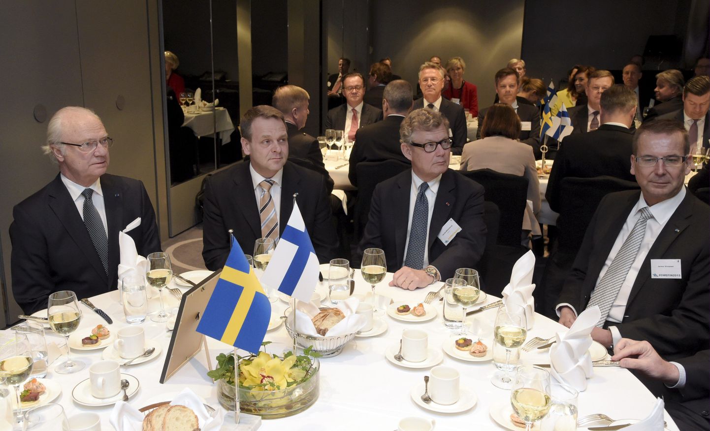 Vasakult paremale: Rootsi kuningas Carl XVI Gustaf, Soome majandusminister Jan Vapaavuori, firma Investor AB juht Jacob Wallenberg ja Soome suursaadik Rootsis Jarmo Viinanen