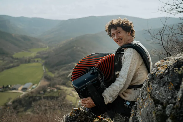 Žuliens Sertins (Francija).