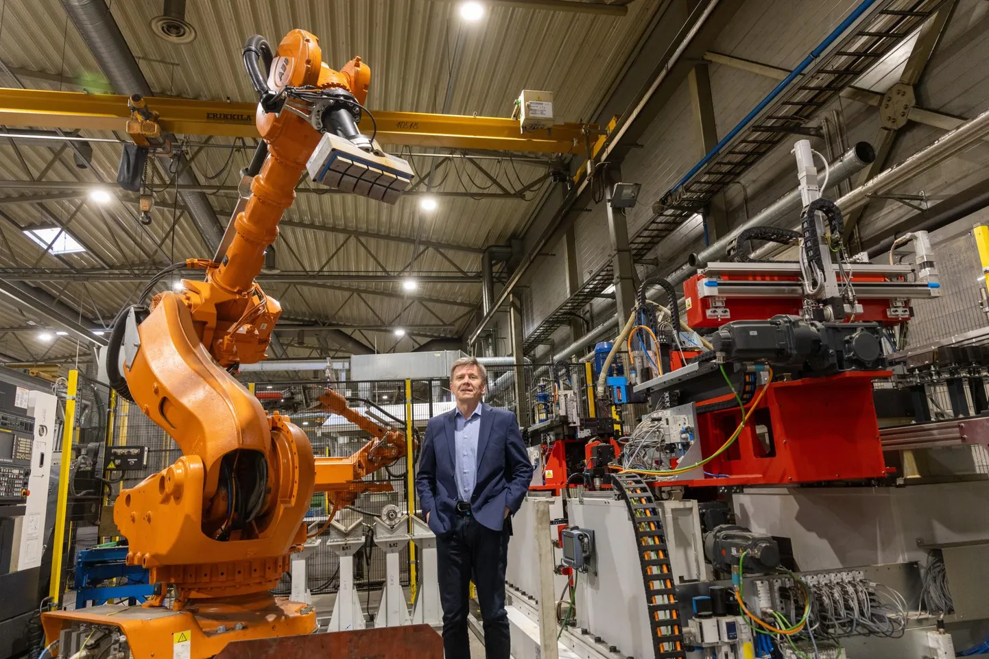 Komponenditehase Kolmeks juhataja Leho Haldna nentis, et kolme tööstusroboti jõudmine ettevõttesse on tänavune suurim investeering. Kaks robotit on juba töökorras, kolmas ootab veel sisseseadmist.