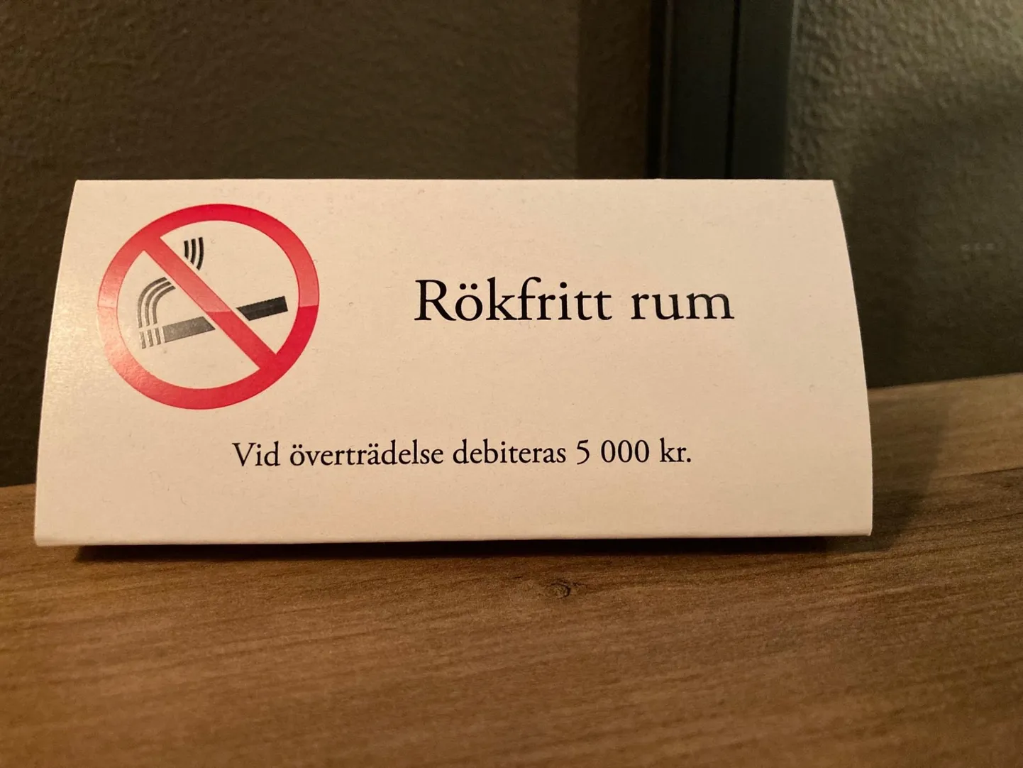 Hotellisektor on viimasel dekaadil astunud jõulisi samme suitsuvabaks muutumisel. Kas suitsuvaba võrdub aga automaatselt puhta õhuga? FOTO: Krister Kivi