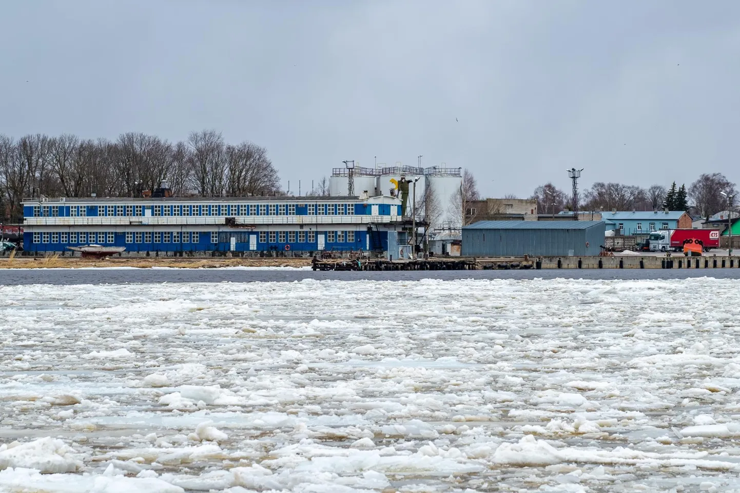 Pärnu sadamas saavad laevad nüüd taas vabalt liikuda.