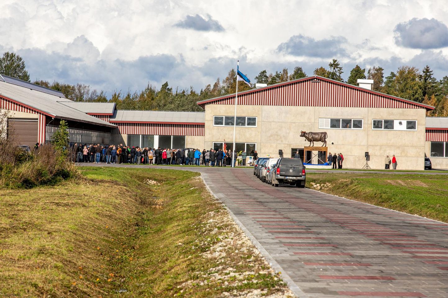Vahtra suurfarm avati peaminister Jüri Ratase osavõtul tänavu 2. oktoobril.