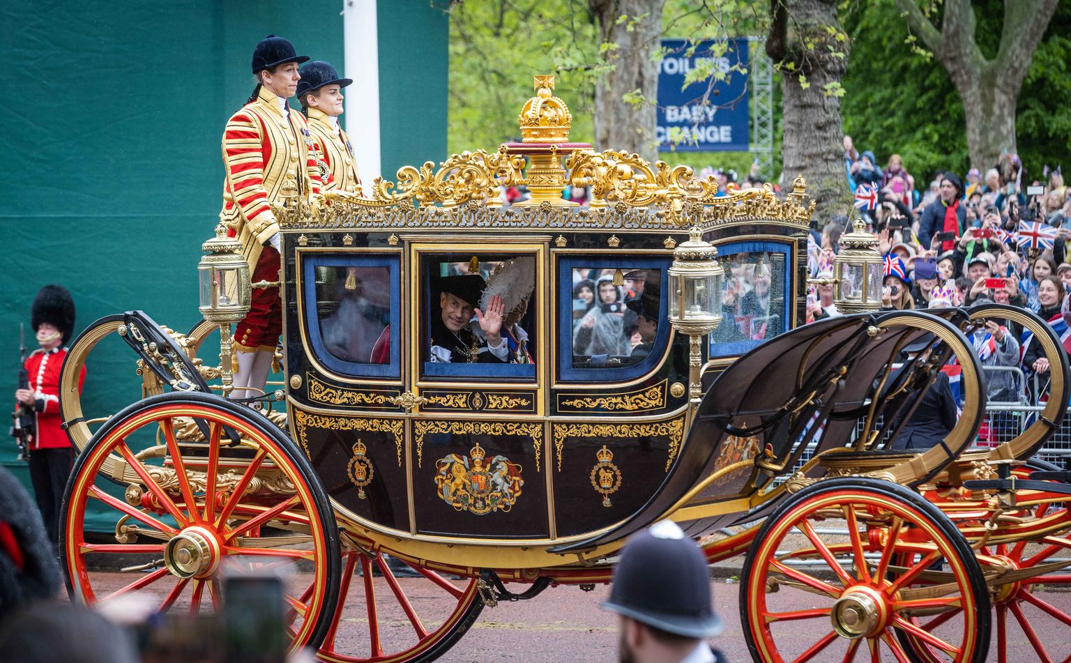 06.05.2023, London. Kuningas Charles III kroonimistseremoonia rongkäik Buckinghami palee ees.