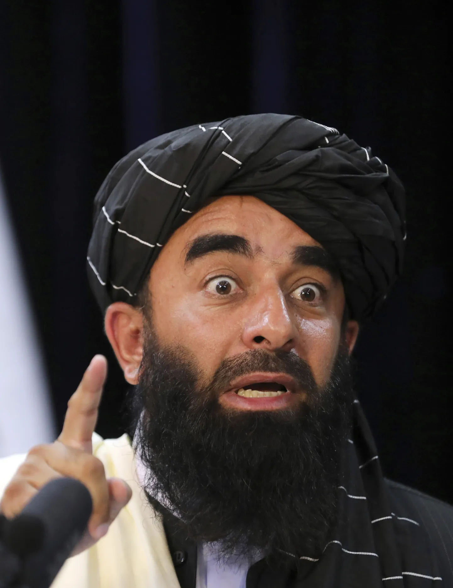 Pressijuht Zabihullah Mujahid 17. augustil Kabulis Talibani esimesel pressikonverentsil