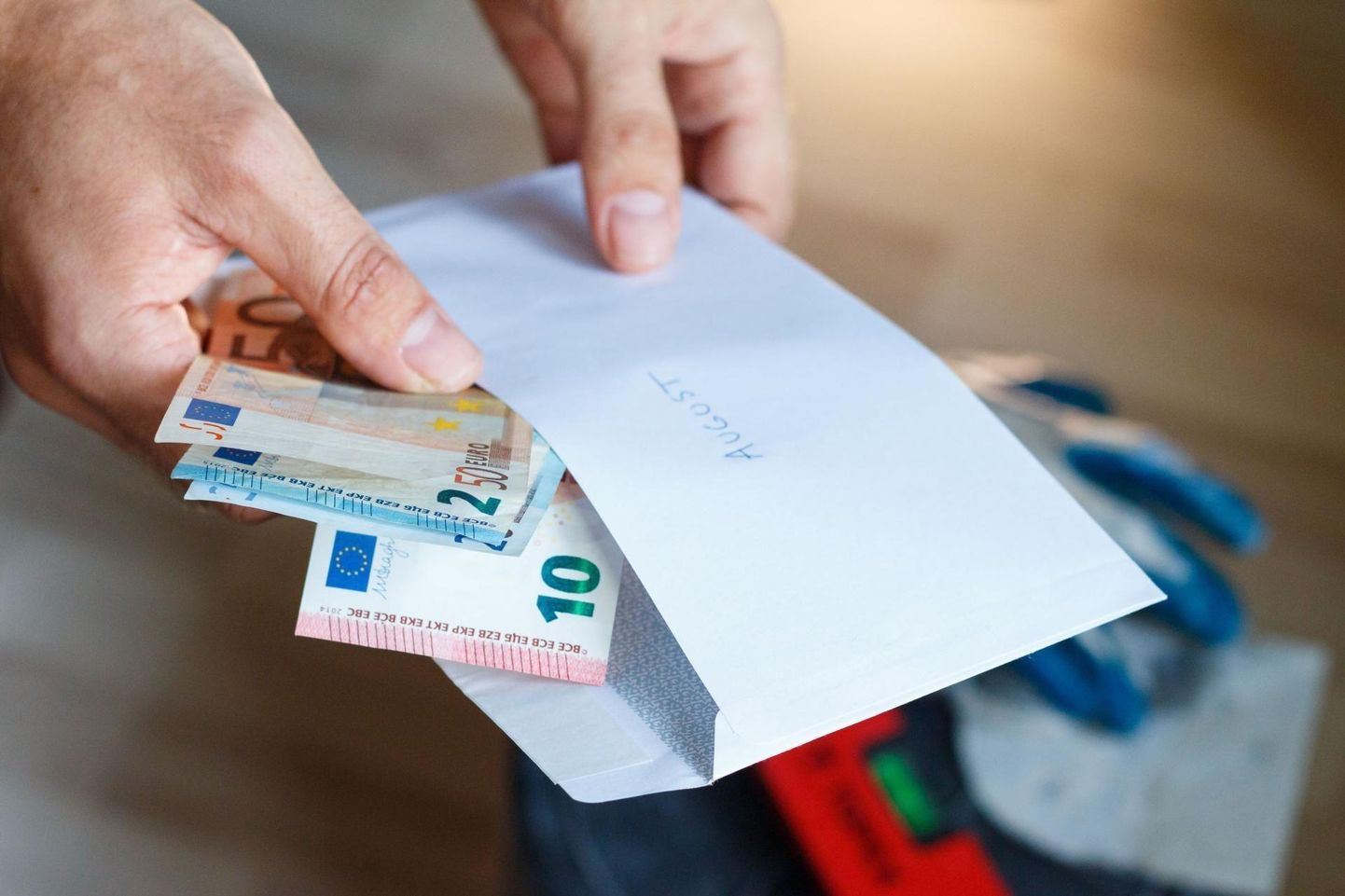 2025. aastast hakkab kehtima ka ühetaoline maksuvaba tulu 700 eurot kuus kõikidele tööealistele inimestele.