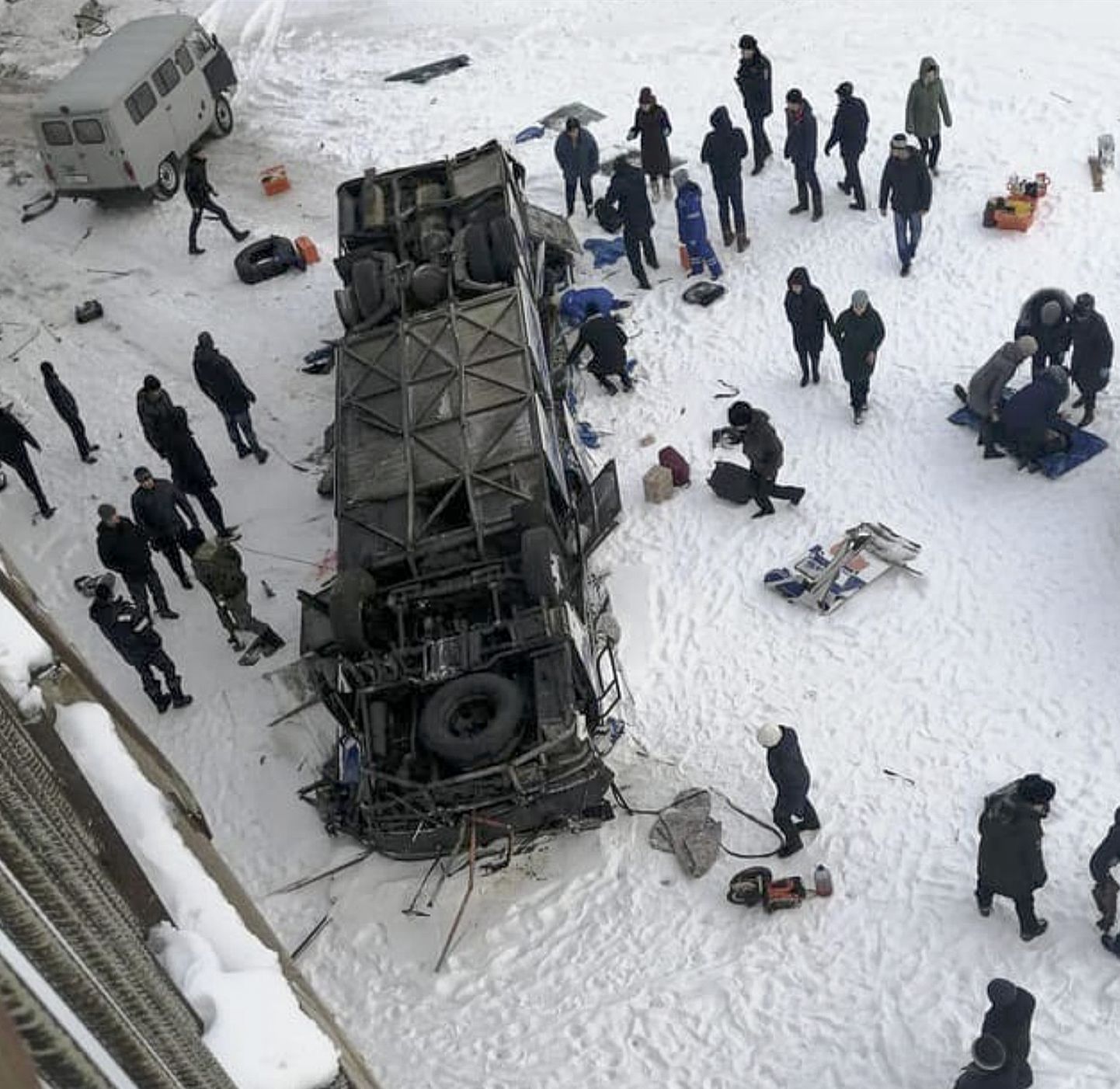 В Забайкалье автобус с пассажирами рухнул с моста.