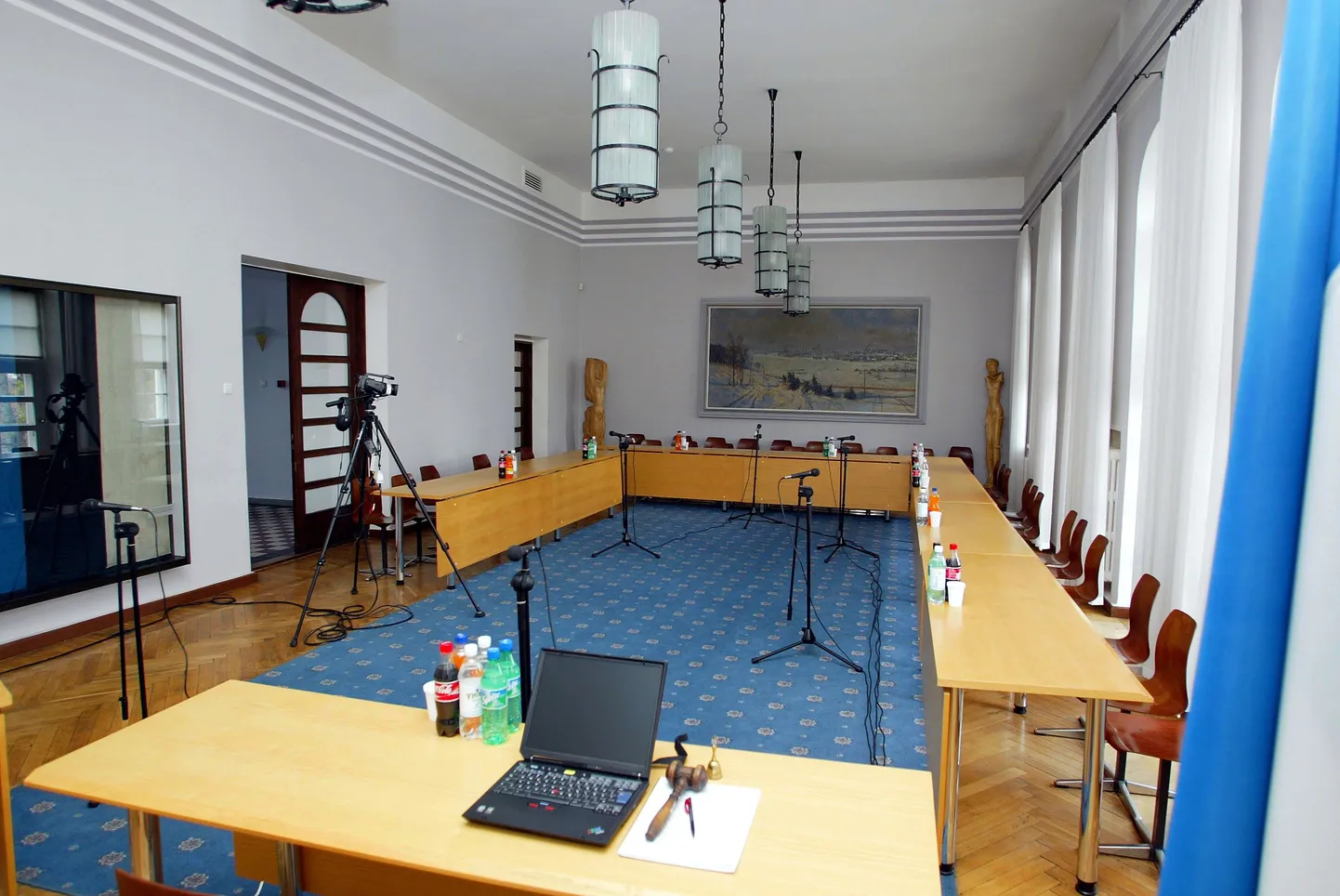 Viljandi volikogu saalis on kohti 27-le saadikule.