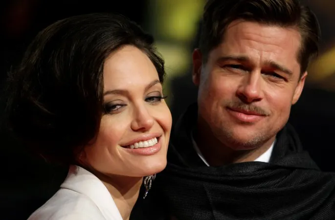 Анна сиқырды сорып жатыр