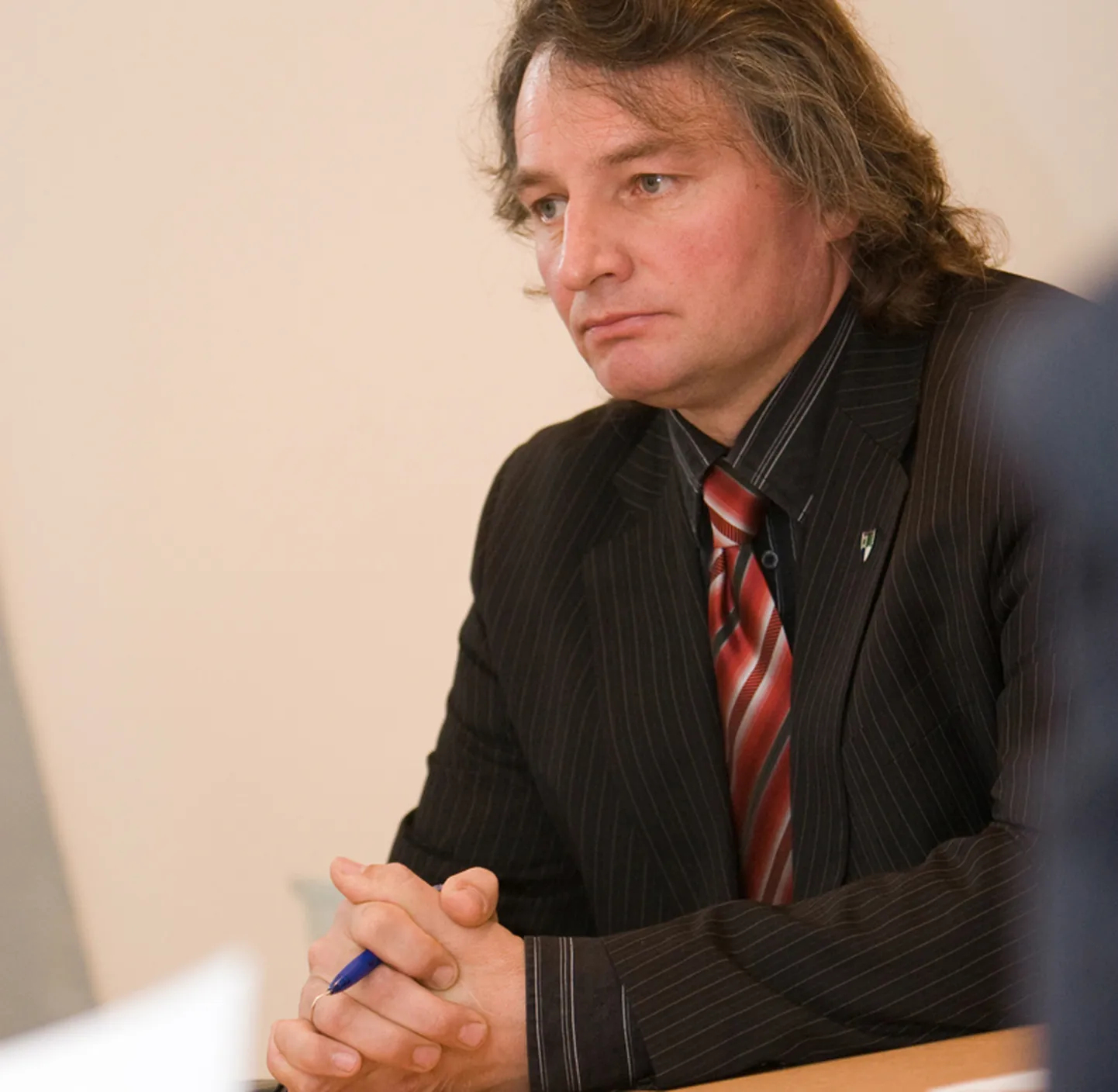 ELAME, NÄEME: Mustjala vallavanema Kalle Kolteri sõnul on neil plaane küll, kuid kas unistused ka täituvad, näitab vaid aeg. Foto: Raul Vinni