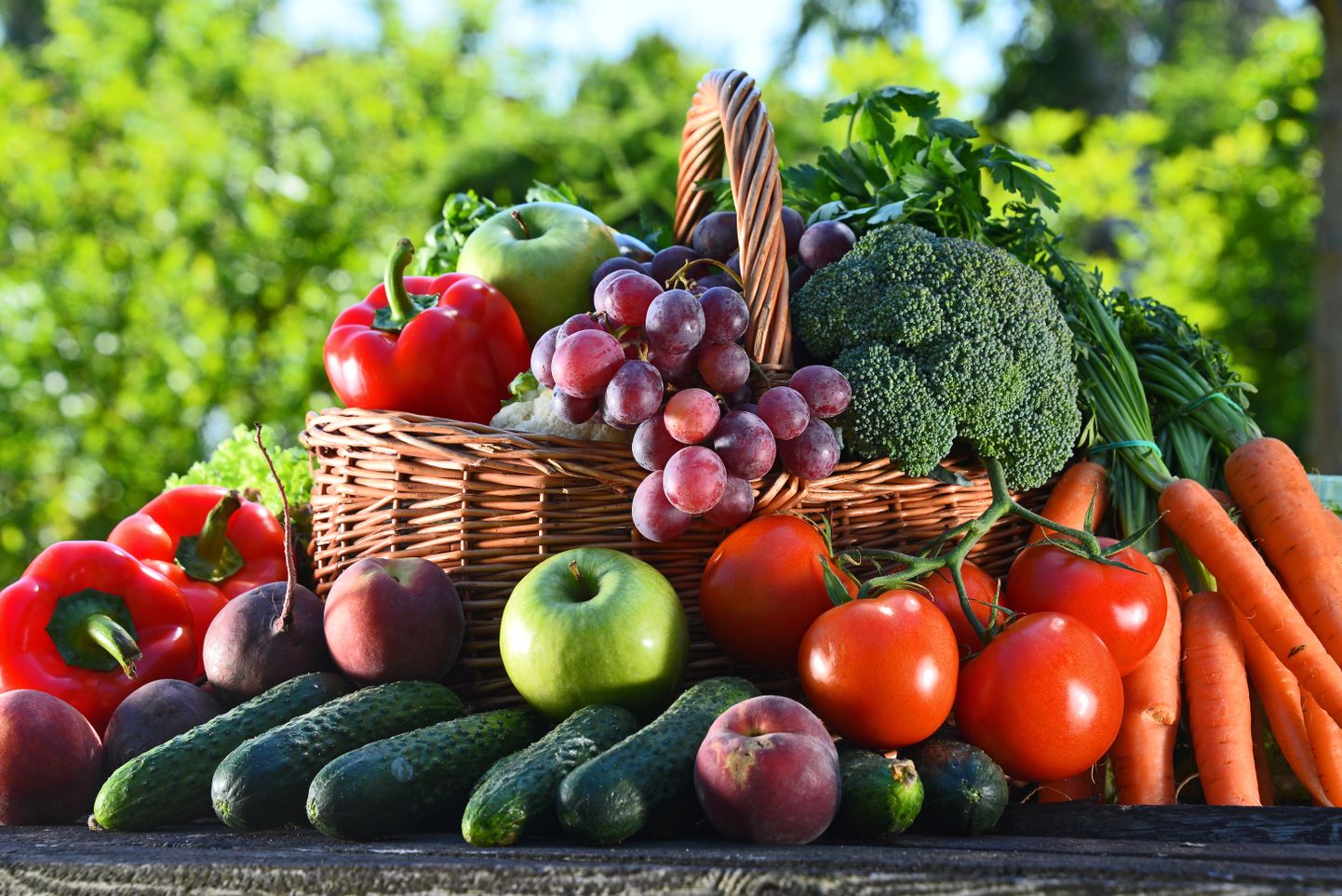 Tervisliku toitumise juurde kuulub ka ohtralt puu- ja köögivilju.