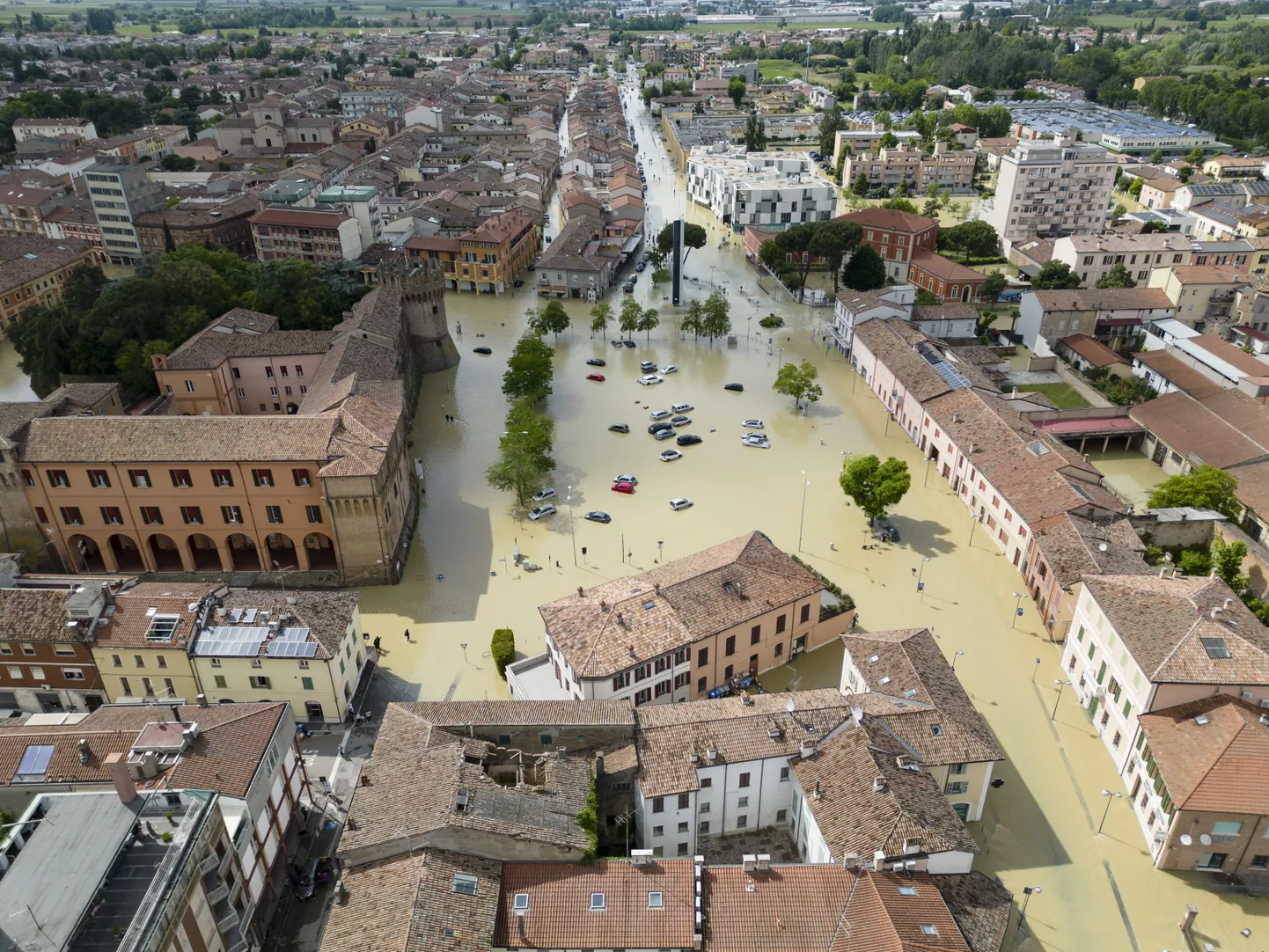 Vee alla jäänud Lugo linna keskus.