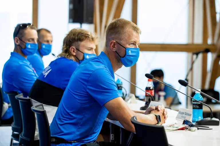 Eesti neljapaat pressikonverentsil.