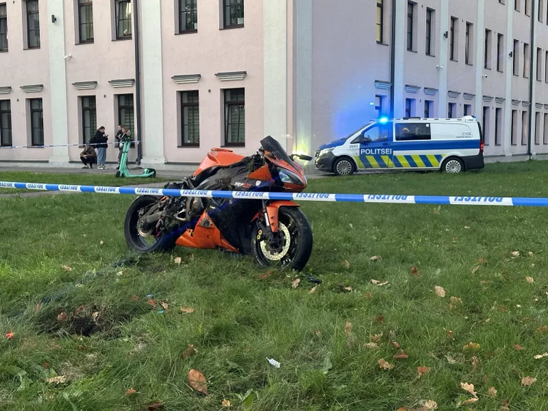 Tallinnas hukkus liiklusõnnetuses mootorrattur.