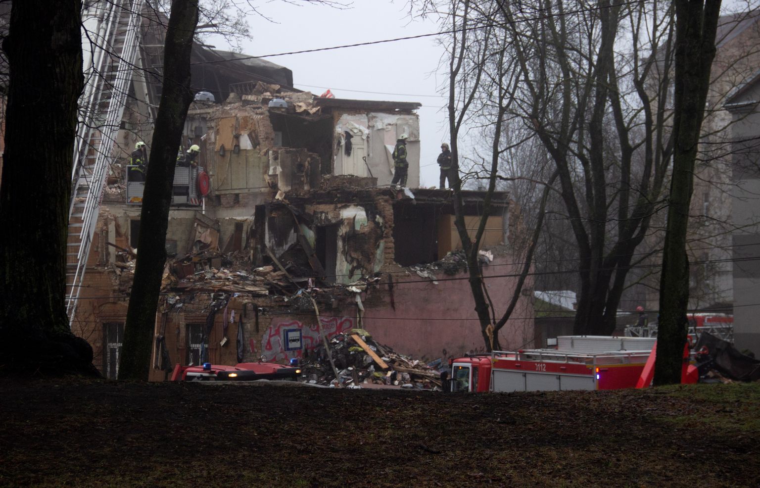 Жилой дом в Агенскалнсе после взрыва