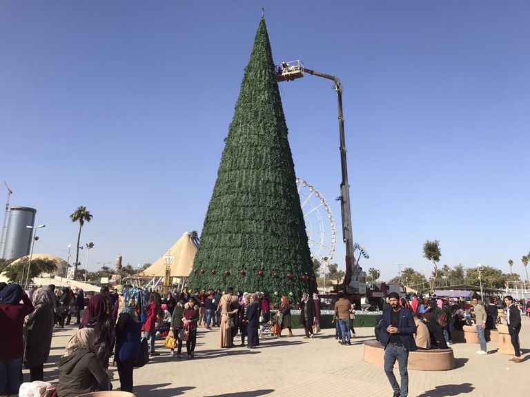 Moslemist ärimees pani Bagdadi al-Zawra parki püsti jõulupuu