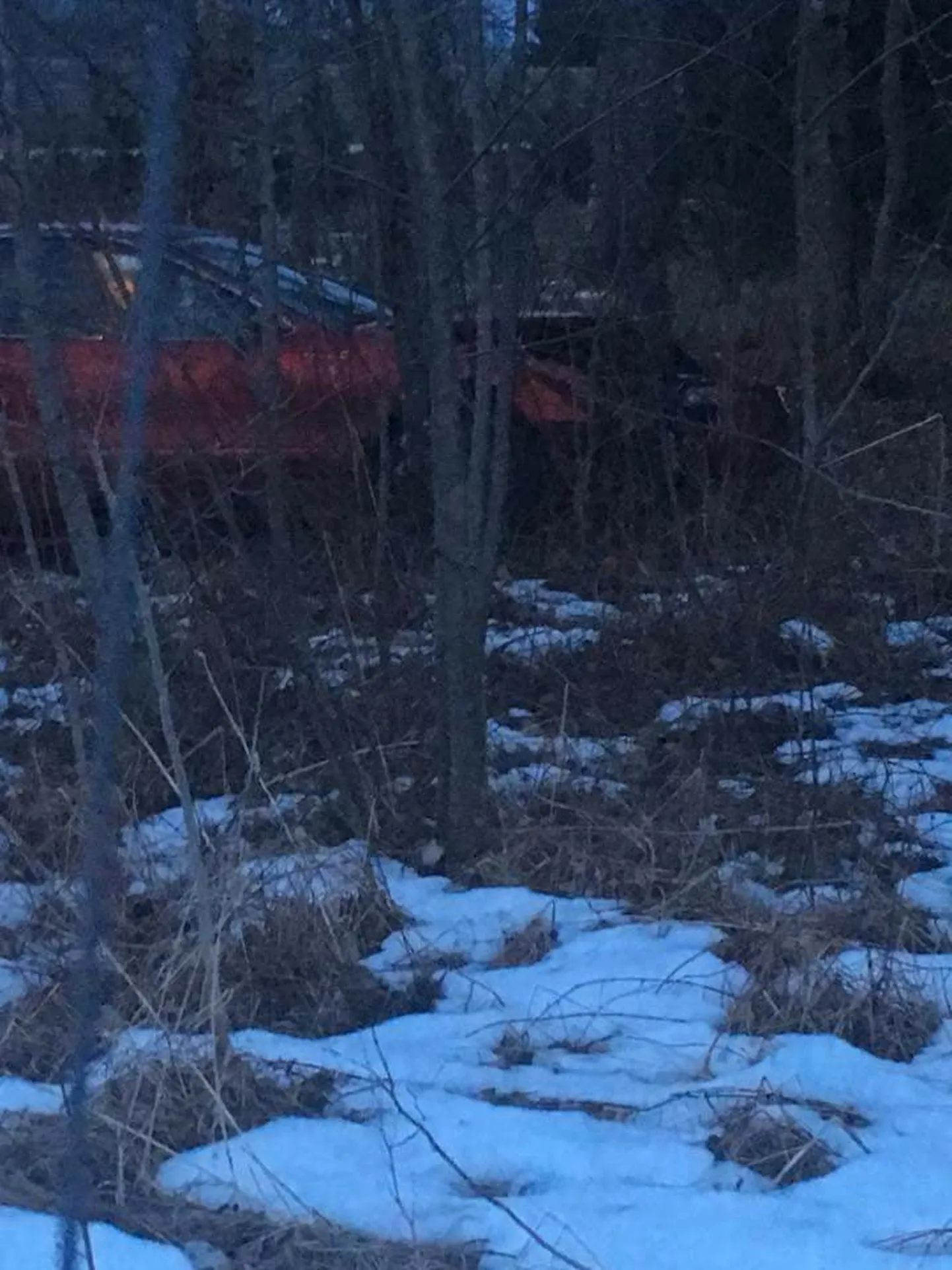 Lääne prefektuuri pressiesindaja sõnutsi peeti ärandatud autos olnud inimesed kinni. Sõiduki ärandanud inimesed viga ei saanud.