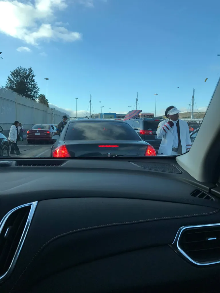 Isehakanud liiklusreguleerijad, kes tahtsid loomulikult reguleerimise eest autojuhtidelt raha