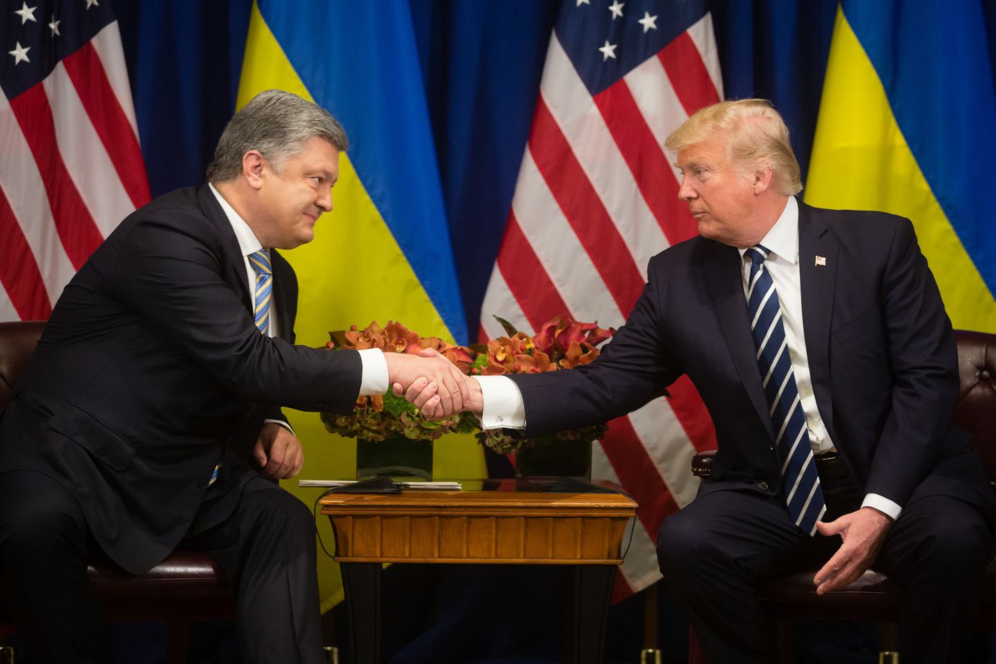 Ukraina president Petro Porošenko (vasakul) ja USA riigipea Donald Trump.