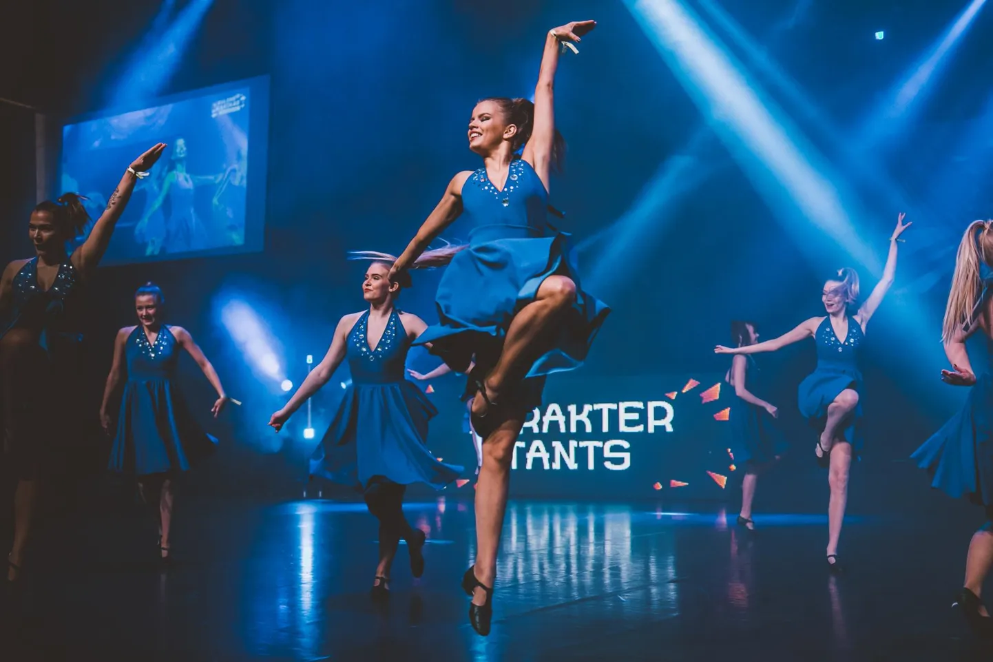 Kui mullu korraldati Kuldse Karika tantsufestivali finaal Tartus kevadel, siis tänavu lükkus see koroona pärast edasi ning toimub tagantjärele sel nädalavahetusel ERMis.