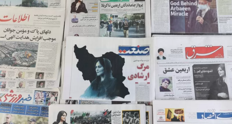 Заголовки с вопросами смерти Махсы Амини заполонили первые страницы иранских газет в воскресенье