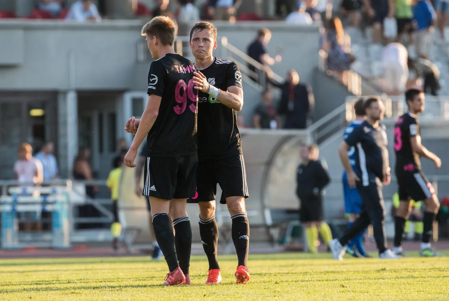 Kalju ründeliider Rimo Hunt (paremal) ja uue põlvkonna talent Alex Matthias Tamm.
