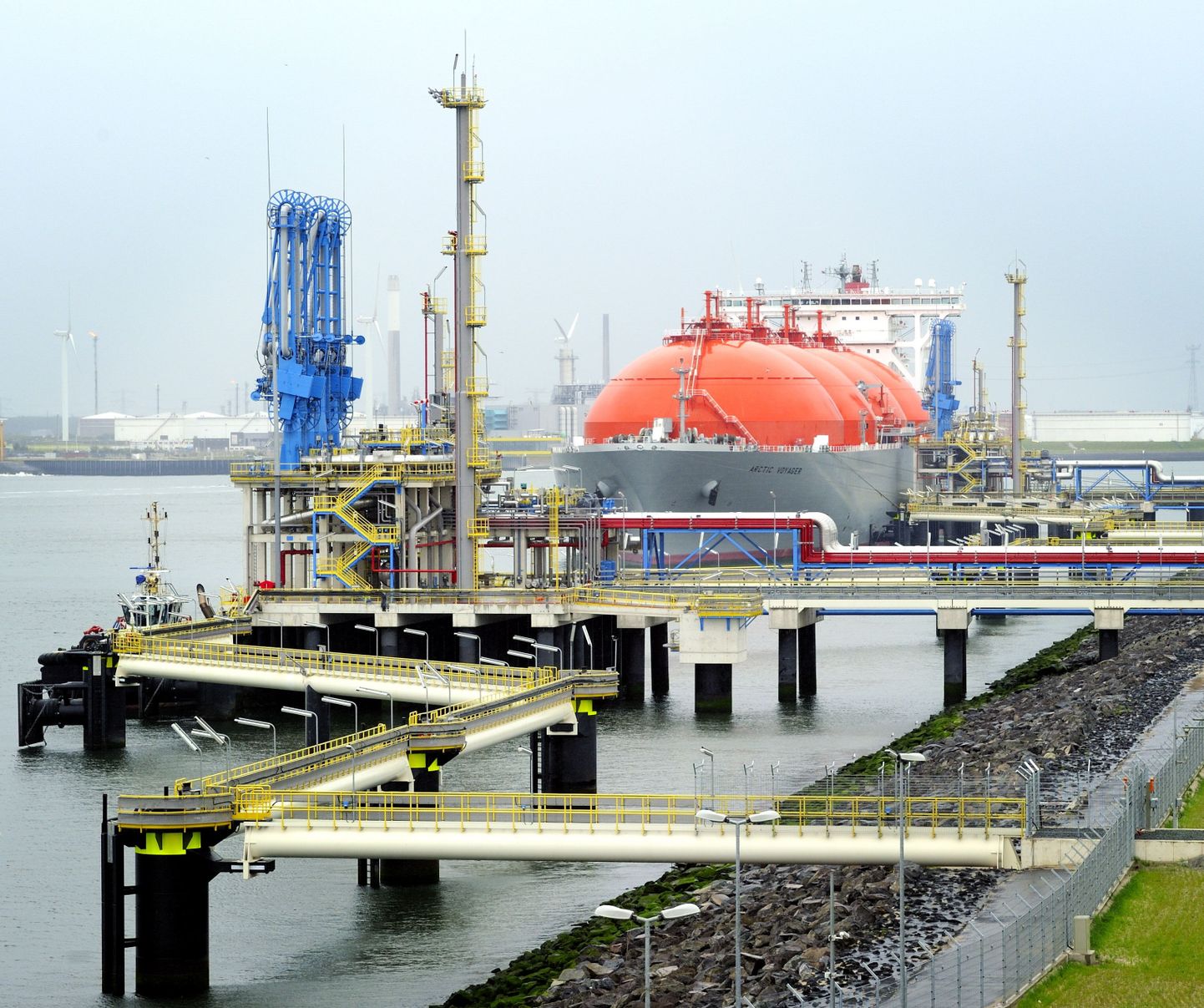 LNG tanker Rotterdami sadamas.