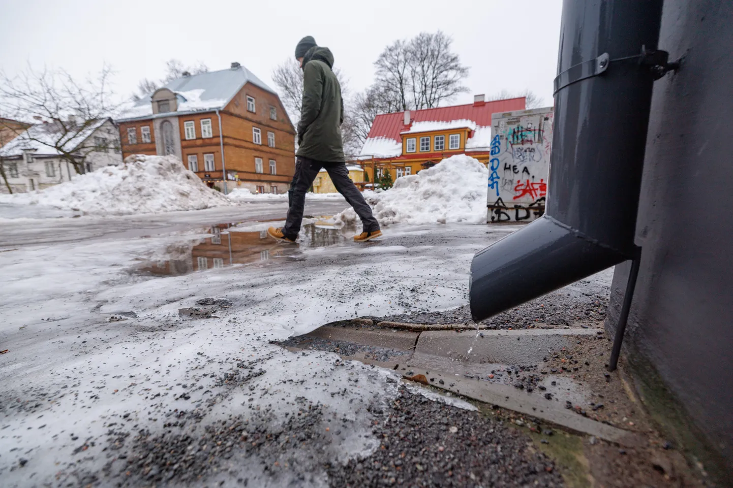 Sulailm ja libedus Tallinna kesklinna kõnniteedel.