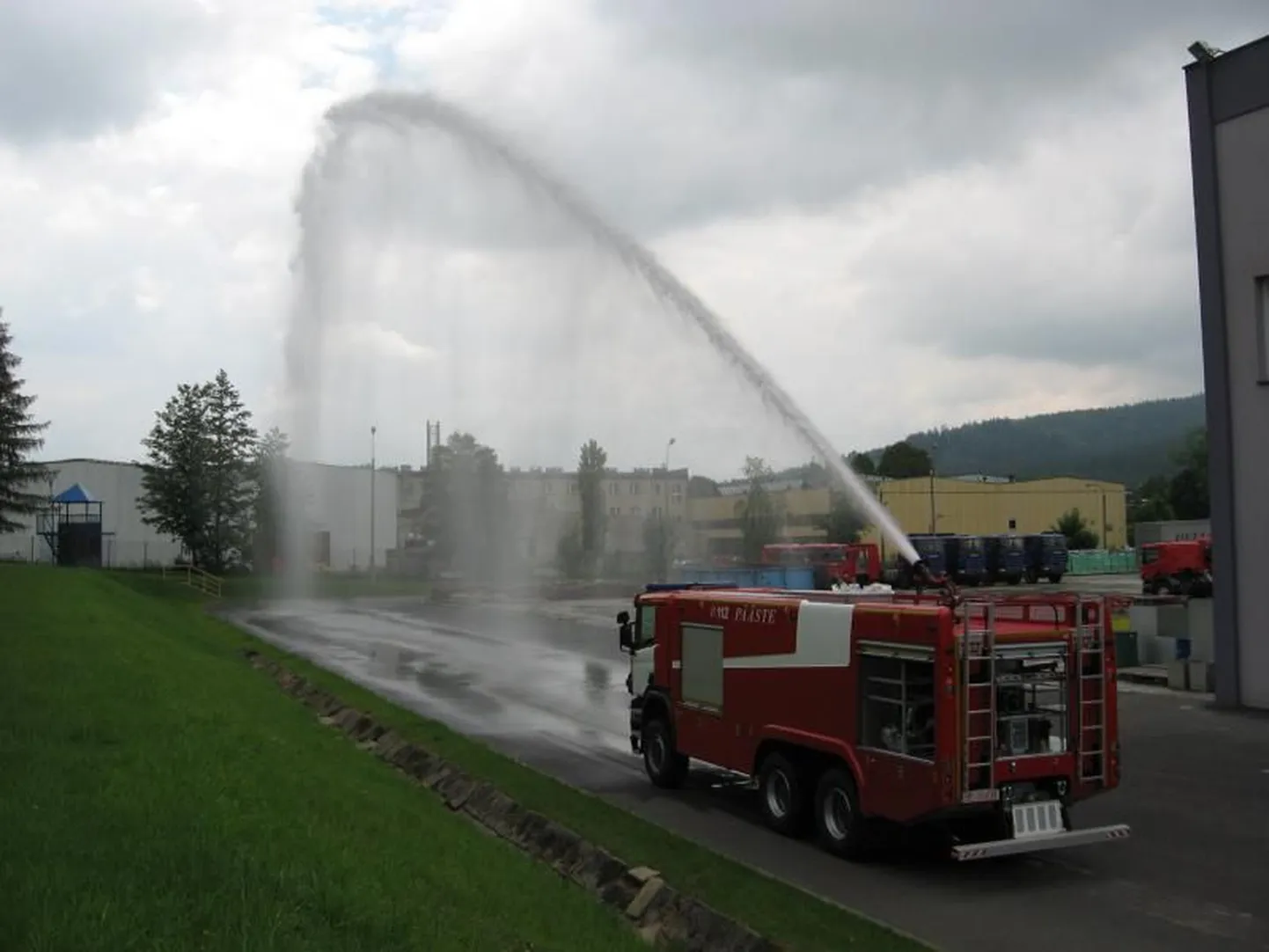Uus kiirsekkumis-tulekustutusauto