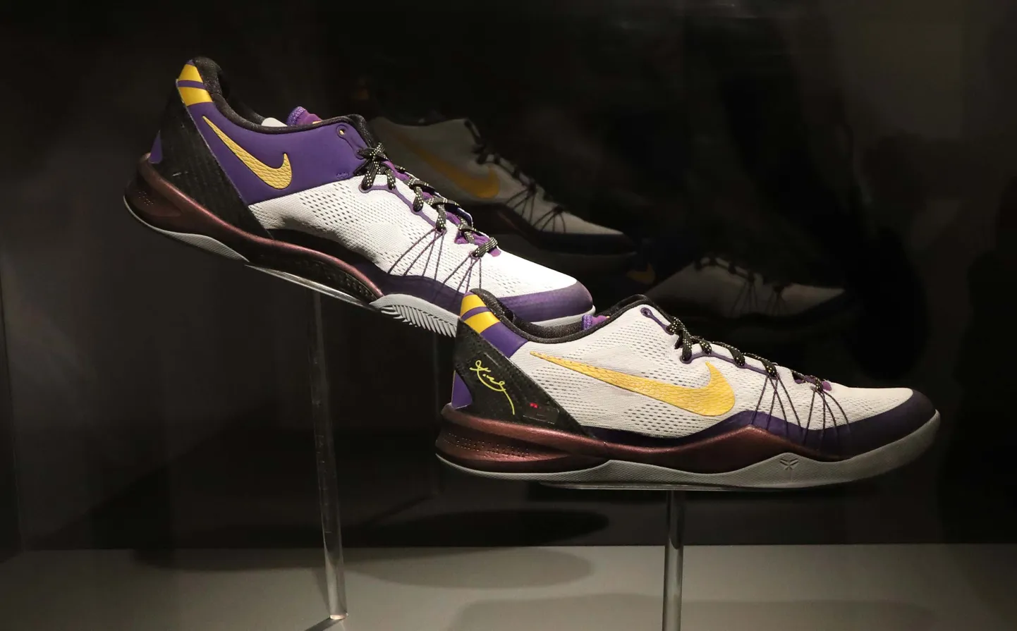Niisugused Kobe Bryanti tossud läksid oksjonil 660 000 dollariga.