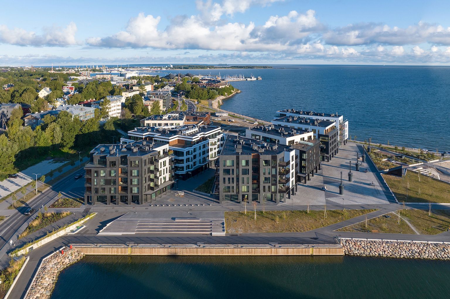 Kalaranna kvartal on üks Tallinna kallimate hindadega elamupiirkondi, kus hinnad küündivad kaugelt üle 3000 euro ruutmeetri eest.